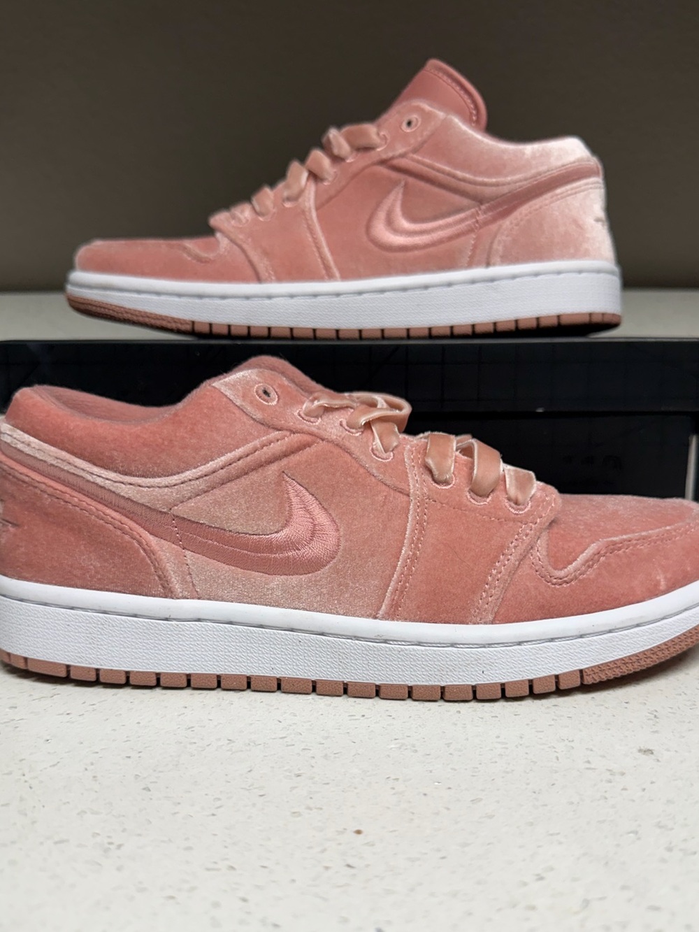 Women's Air Jordan 1 Low SE "Pink Velvet"
Style Code: DQ8396-600 Size Women's 8